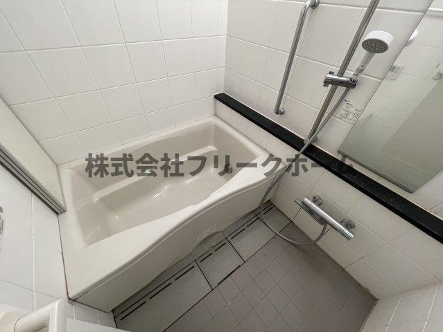 小金井市本町４丁目の賃貸マンションの浴室