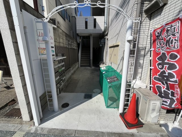 ＬＬ甲子園ビルのエントランス