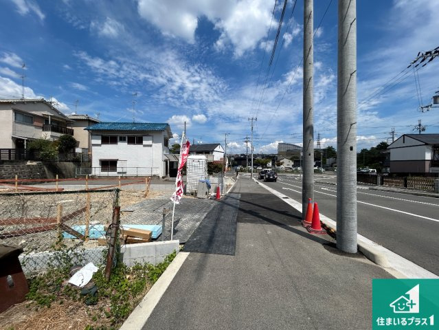 ●29(土)30(日)現地説明会！　北葛城郡上牧町服部台　第2期　新築一戸建ての前面道路含む現地写真|周辺は閑静な住宅街です。前面道路もしっかりと有りますので車の出し入れも安心ですよ！