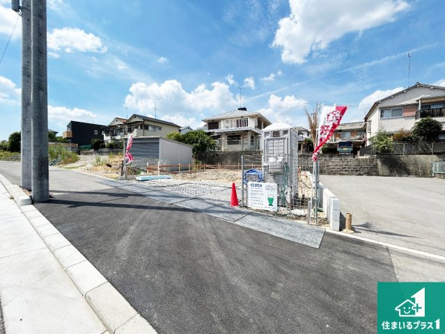 ●29(土)30(日)現地説明会！　北葛城郡上牧町服部台　第2期　新築一戸建ての前面道路含む現地写真|駅やスーパー、小学校・中学校等日常生活に欠かせない情報や道のりもご紹介いたしますのでお気軽にご相談ください。