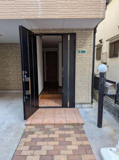 【玄関】 | 三津屋中２丁目中古戸建 | エントランス