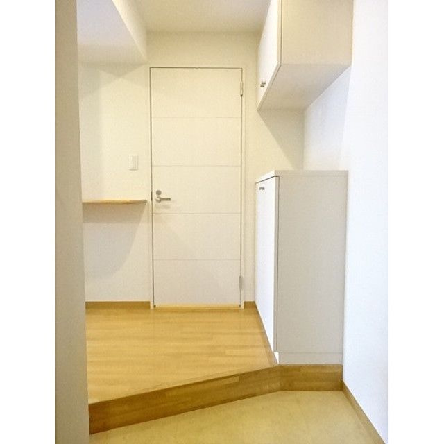 スコラタワーの玄関