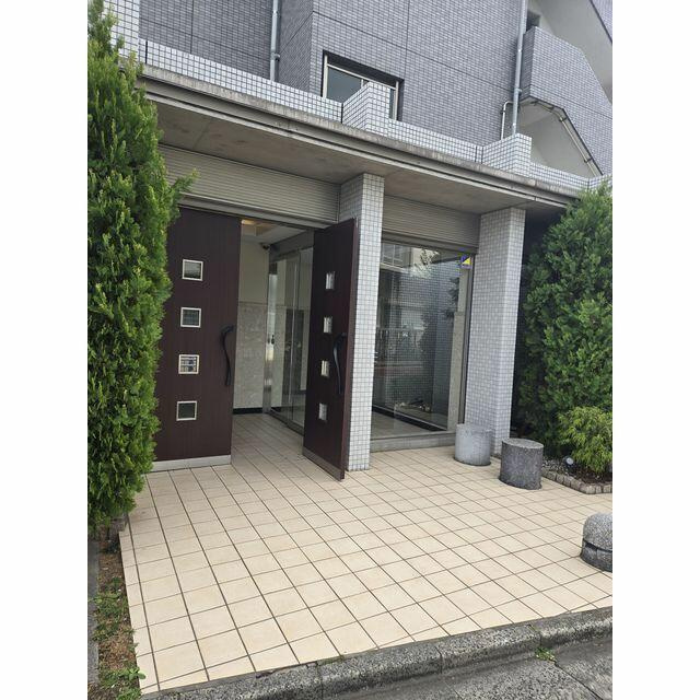スコラタワーのエントランス