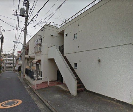 杉並区高円寺南２丁目のアパートのエントランス