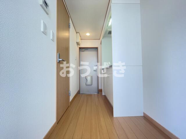ハーミットクラブハウス弘明寺Ⅱの玄関