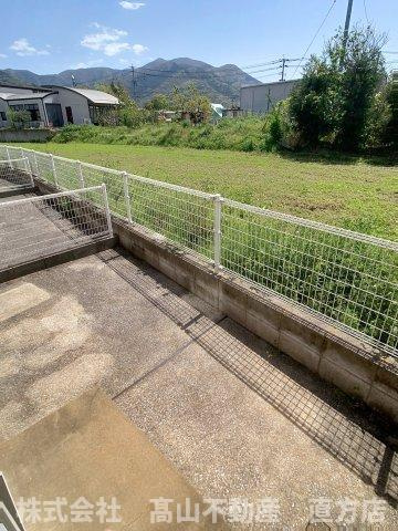 直方市大字頓野のアパートの庭