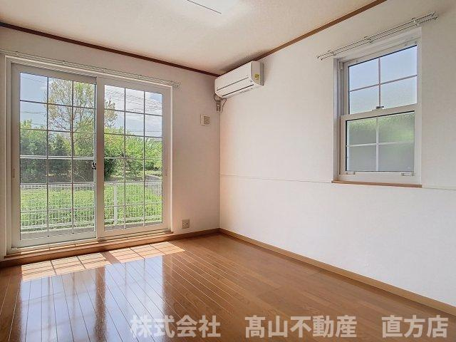 直方市大字頓野のアパートの洋室