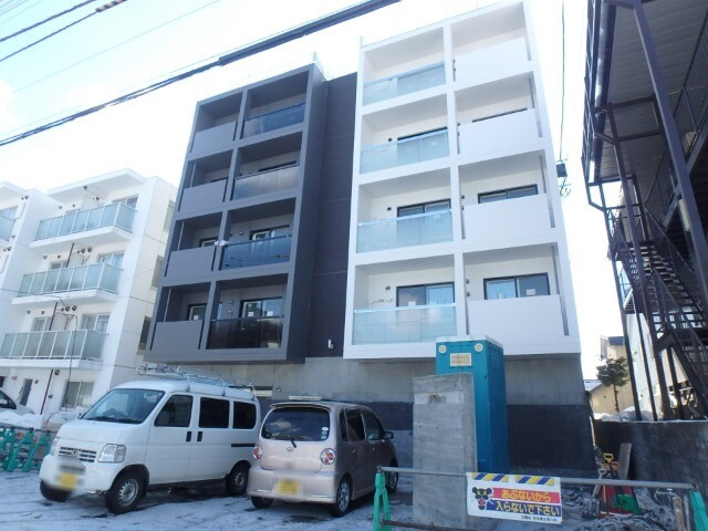 アヴェンタドール学園前