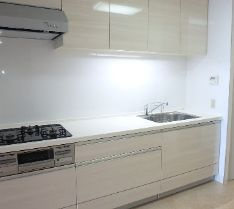 リバーサイド隅田セントラルタワーのキッチン|コンパクトなキッチンで掃除もラクラク