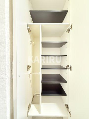 Alivis放出の内装