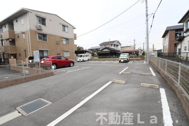 アザックひらたの駐車場
