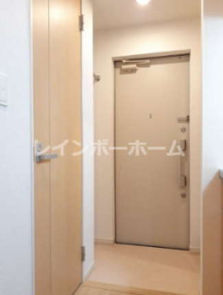 サンシャイン　東所沢の玄関