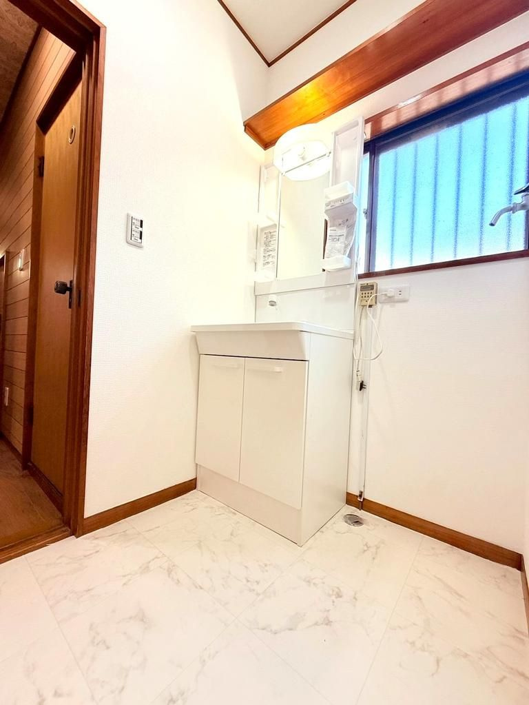 入間市小谷田　中古戸建の独立洗面台
