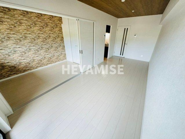 長崎市矢上町の賃貸マンションの居間・リビング|※同物件反転タイプの写真でございます※現況を優先します※