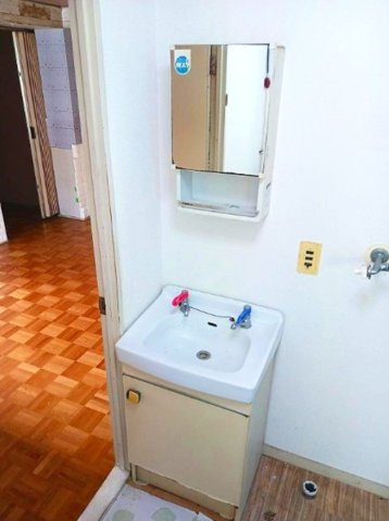 コーポヤマモトの独立洗面台|収納力と機能性に優れたお手入れラクラク洗面化粧台