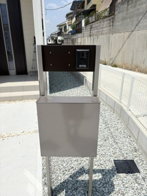 【外観：施工例】 | 明石市魚住町清水　新築戸建 | ■TVモニター付きインターフォンのため来客者の顔がみれるので安心していただけます♪※同社施工例