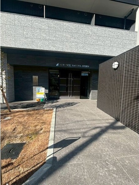 アドバンス名古屋シュテルンのエントランス