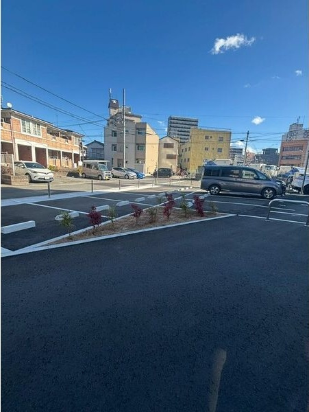 アドバンス名古屋シュテルンの駐車場