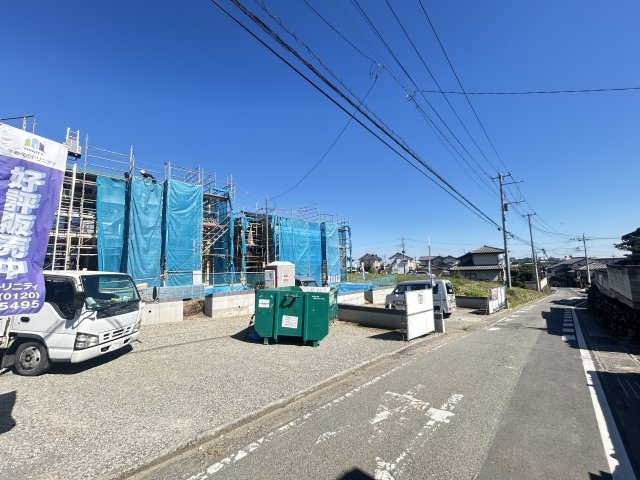 新築　高崎市乗附町第２　Livele Garden.S　3号棟の前面道路含む現地写真|現地写真　南側接道幅員約4ｍ　西側接道幅員約4ｍ