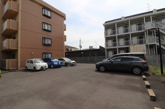FINESQUARE（ファインスクエア）の駐車場