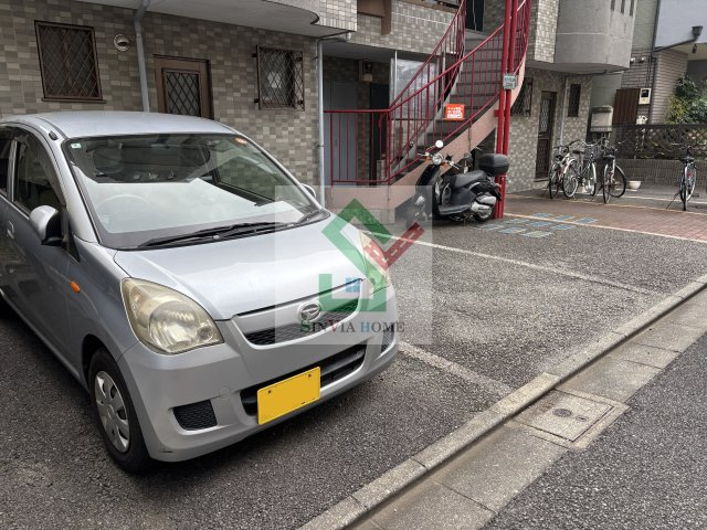 パインクレスト富士見台の駐車場