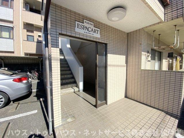 エスパサール福生のエントランス