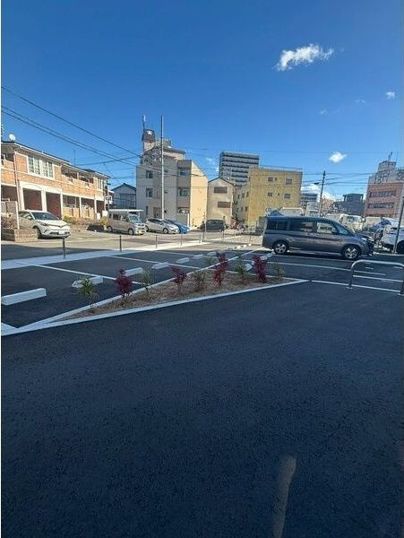 アドバンス名古屋シュテルンの駐車場