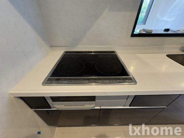 Vario house鳥飼のキッチン|コンパクトなキッチンで掃除もラクラク