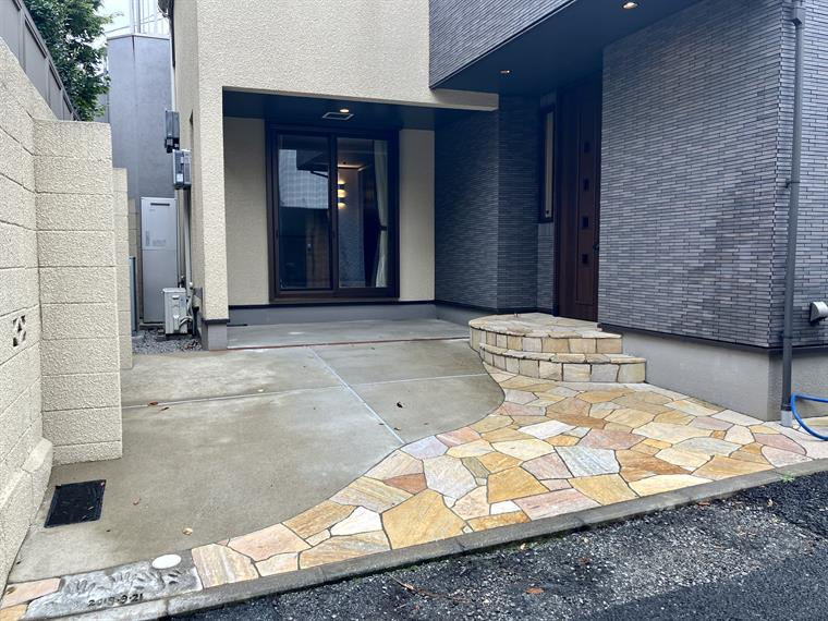 桜丘戸建の駐車場|駐車場があるので、車を買う予定の方も安心です