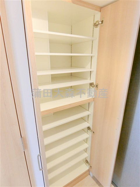 HY's flat 糀谷の設備|玄関収納