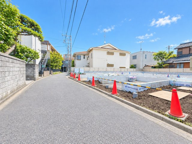 練馬区羽沢2丁目 全2棟 A号棟の前面道路含む現地写真|羽沢2丁目の落ち着いた住宅地に誕生します
駅へのアクセスだけでなく日々の買い物も便利な住環境です