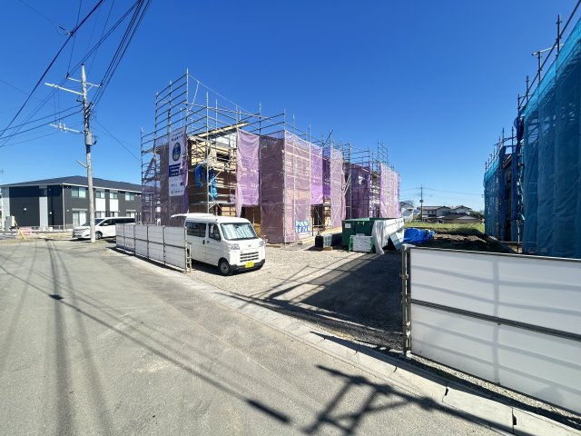 新築　高崎市乗附町第２　Livele Garden.S　4号棟の前面道路含む現地写真|現地写真　西側接道幅員約4ｍ　北西側接道幅員約3ｍ