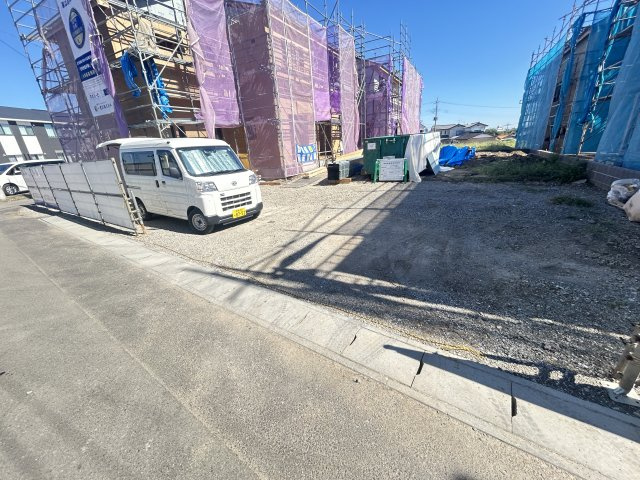 新築　高崎市乗附町第２　Livele Garden.S　4号棟の駐車場|現地写真　駐車スペースは並列3台+1台分可能です！
