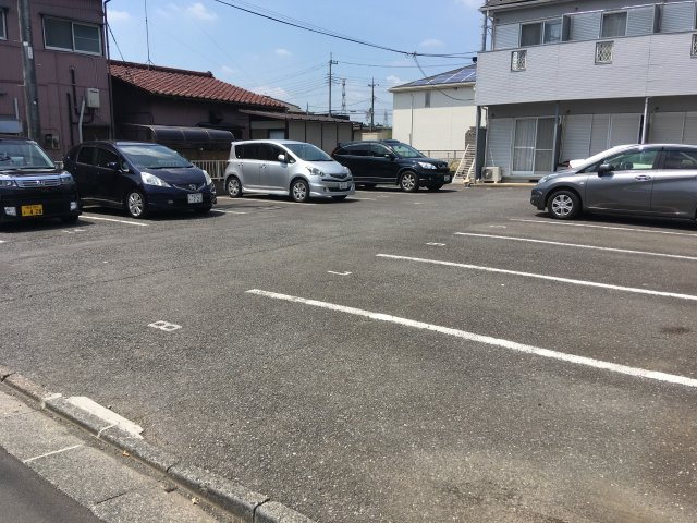 パイングローブの駐車場|車をお持ちの方に嬉しい駐車場付きの物件です