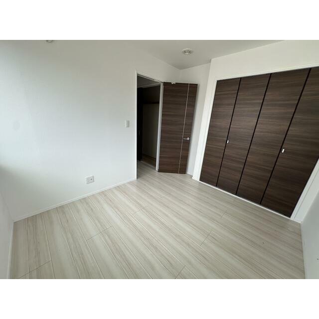 花田町上原田戸建の洋室