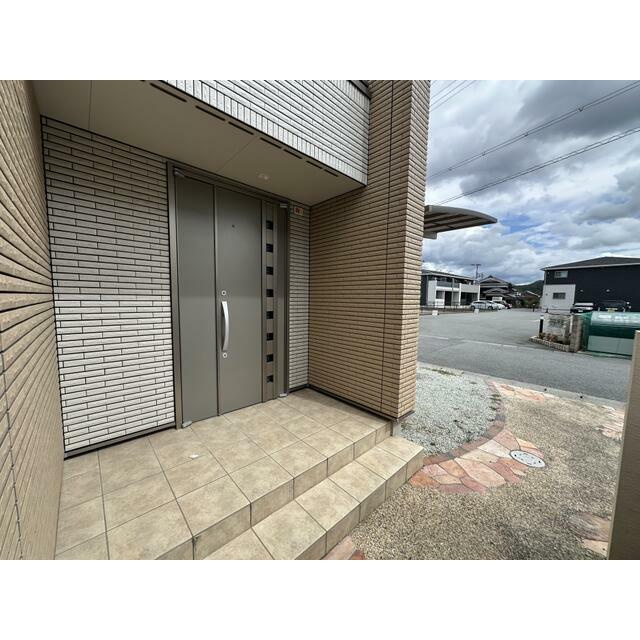 花田町上原田戸建の玄関