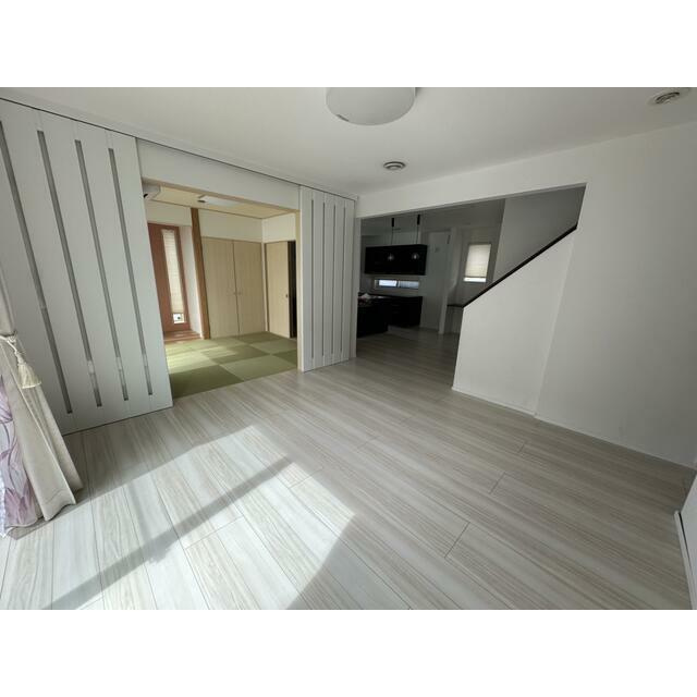 花田町上原田戸建の居間・リビング