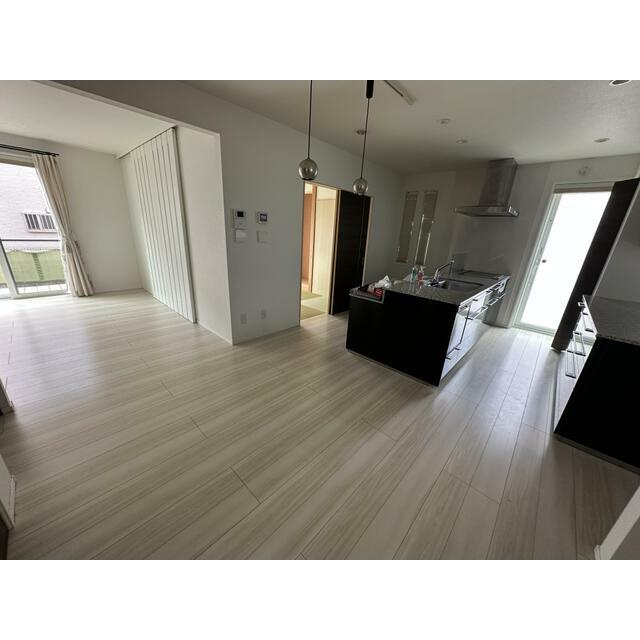 花田町上原田戸建の居間・リビング
