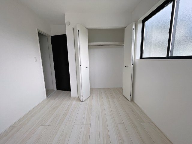 新築戸建・新築建売　郡山市富田町字下西田　富田西小・第六中の洋室|全居室収納完備！収納が多いとお部屋もスッキリ！お荷物が多くても安心です！