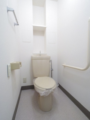 【トイレ】 | サンバレー第３ビル | 参考写真★トイレの背面には棚があり便利です★
