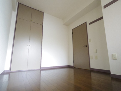 【寝室】 | サンバレー第３ビル | 参考写真★各部屋に収納有り★