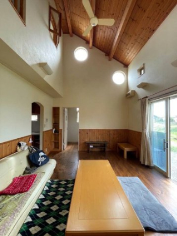 中古戸建・中古住宅　太田市市場町　毛里田小学校・毛里田中学校の居間・リビング|※AIにより一部の荷物を消去したイメージ画像です。現状とは異なる場合があります。