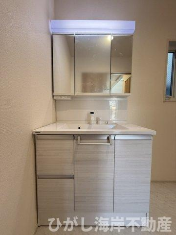 茅ヶ崎市室田３丁目　新築戸建　全２棟の独立洗面台|三面鏡化粧台
