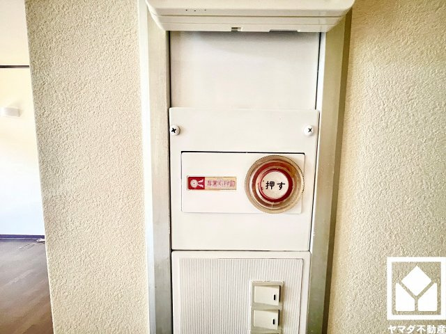 ストークライフ甲陽園のその他|リビングに非常用ボタンが設置されています。セキュリティにも配慮された仕様です。