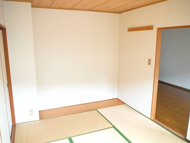 グリーンタウン津留崎【10,000円キャッシュバック対象物件】の和室|畳の上でゆっくりとくつろげる和室です
