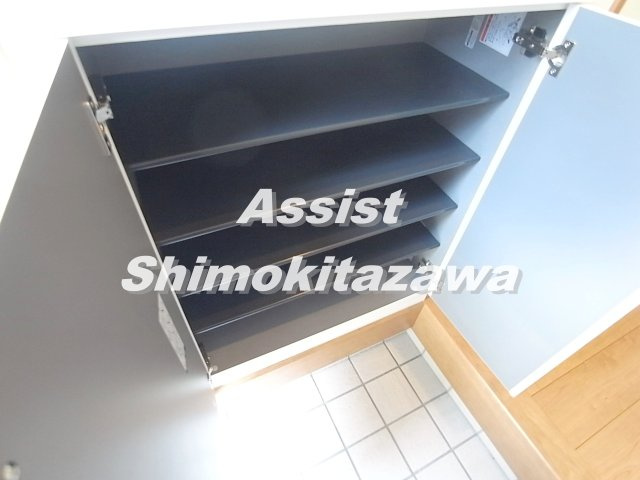 世田谷区宮坂２丁目戸建の玄関