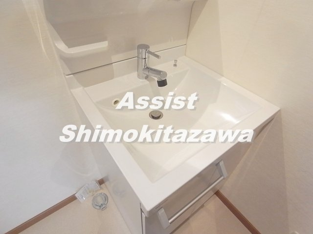 世田谷区宮坂２丁目戸建の独立洗面台