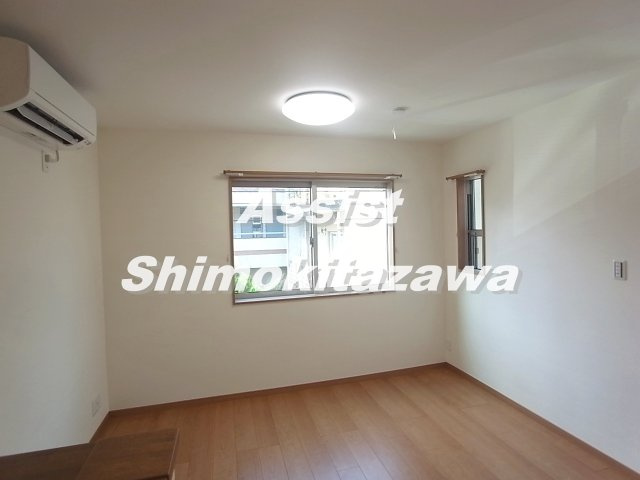 世田谷区宮坂２丁目戸建の居間・リビング