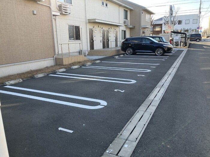 ユーフォリアの駐車場