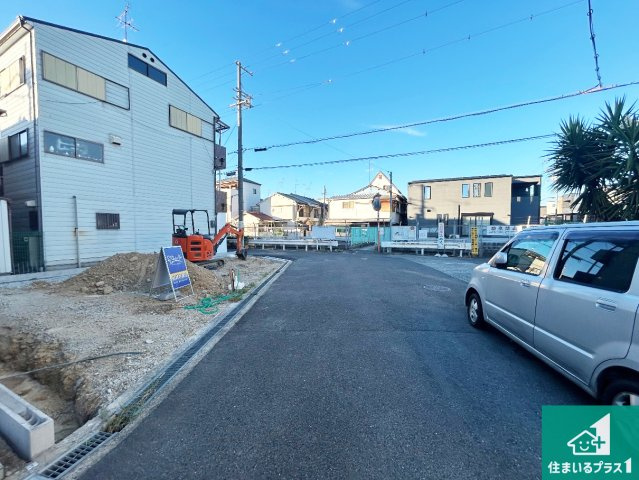 和泉市富秋町　第3期　新築一戸建ての前面道路含む現地写真|周辺は落ち着いた街並みの住宅地！子育てがしやすい住環境です！まだ未完成ですが、現地でしかわからない事もございます。是非一度ご覧ください。